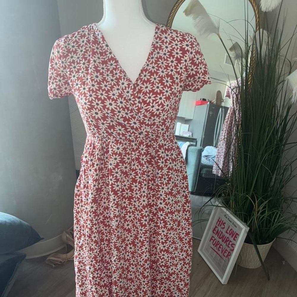 Madewll Red floral midi dress with button-up front and V-neckline - Picture 1 of 3